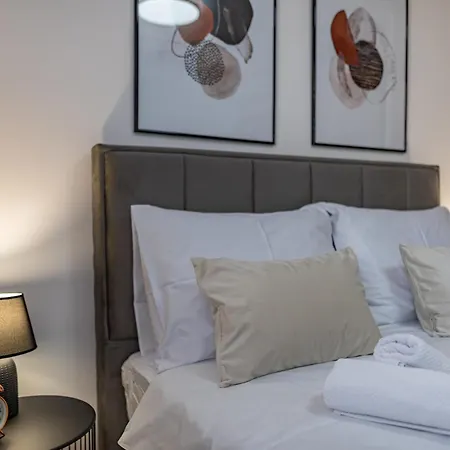 A&m 3 Bridge Luxury Center Apartment *
