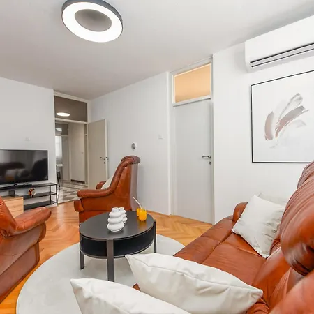 Apartment A&m 3 Bridge Luxury Center