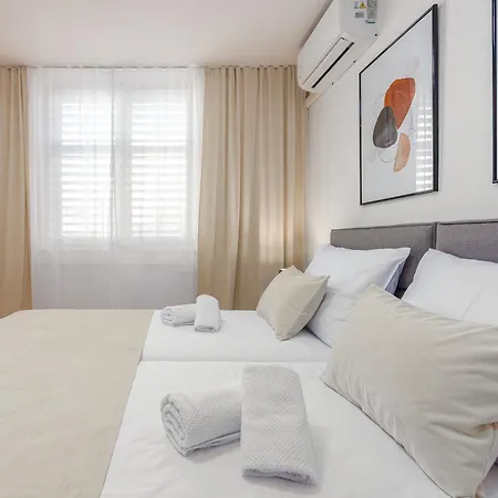 A&m 3 Bridge Luxury Center Apartment
