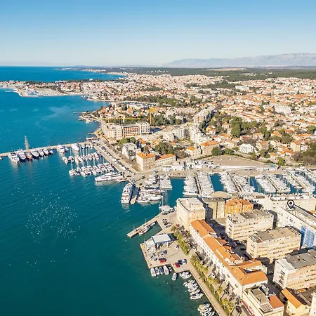 A&m 3 Bridge Luxury Center *