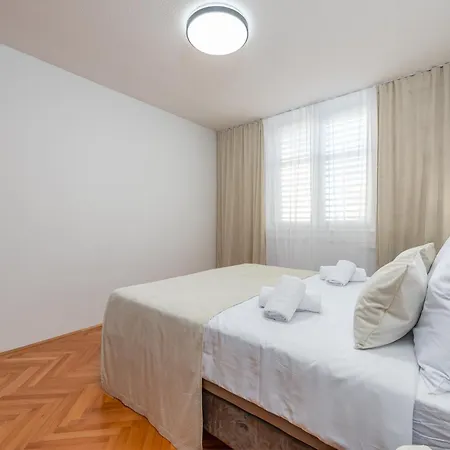 A&m 3 Bridge Luxury Center