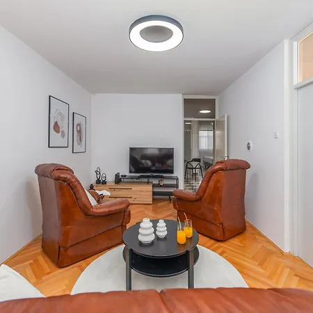 A&m 3 Bridge Luxury Center