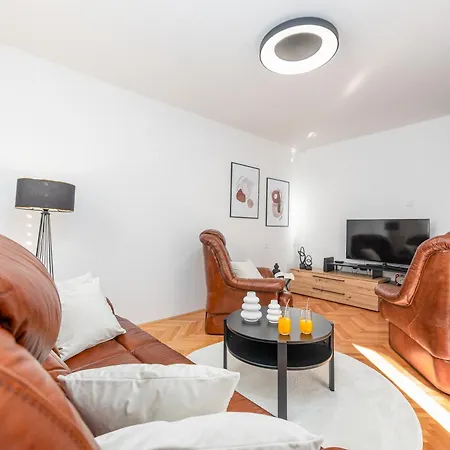 A&m 3 Bridge Luxury Center * 자다르