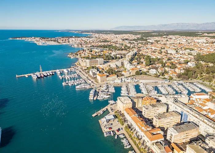 A&m 3 Bridge Luxury Center *