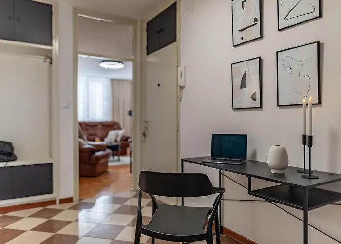 A&m 3 Bridge Luxury Center זאדאר