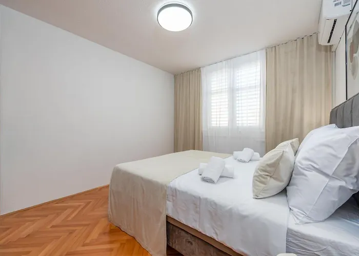 A&m 3 Bridge Luxury Center