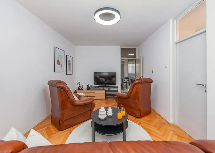 A&m 3 Bridge Luxury Center