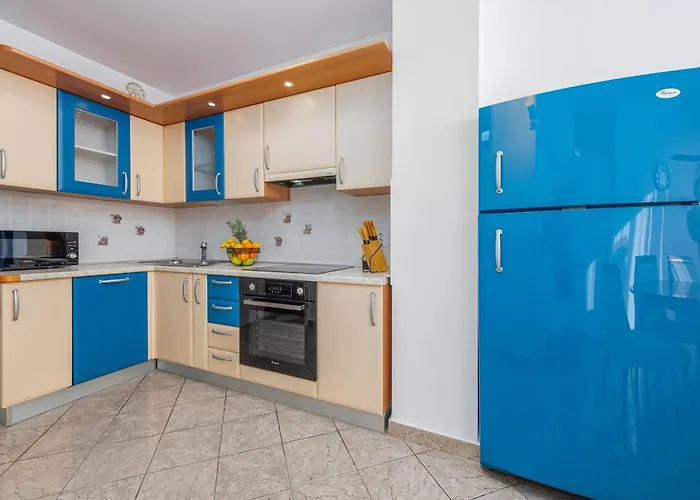 A&m 3 Bridge Luxury Center *